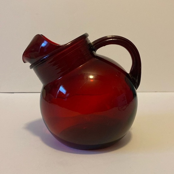 Anchor hocking, Ruby red pitcher - no chips - Picture 1 of 6